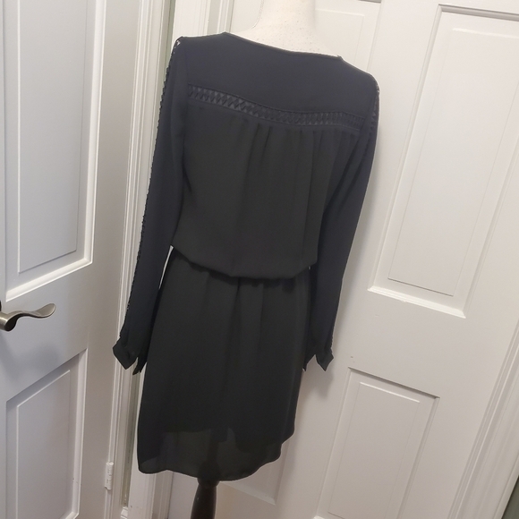 EC White House Black Market Black blouson Dress Size 2, Cutouts - Picture 5 of 11